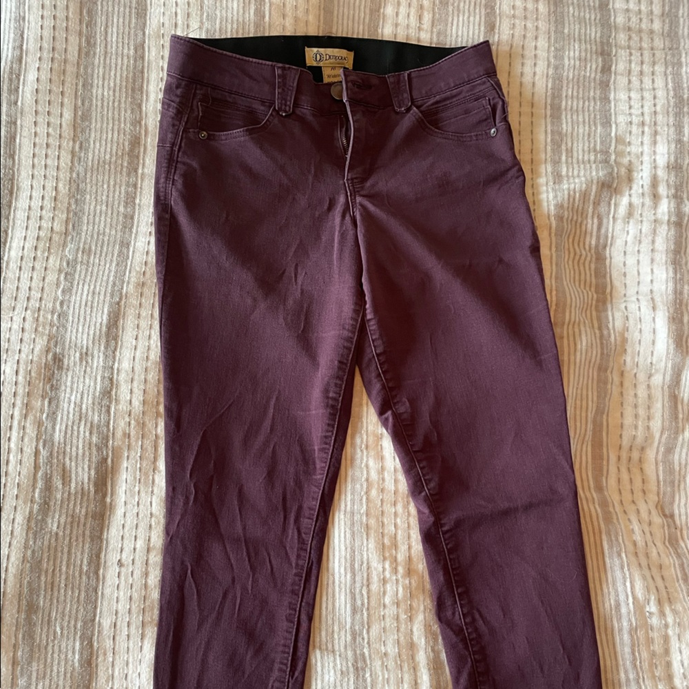 Democracy AB solution, Women’s maroon Jeans. Size 10